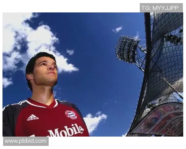 坚韧顽强的足球明星如何在逆境中崛起成就辉煌人生与职业生涯的传奇故事